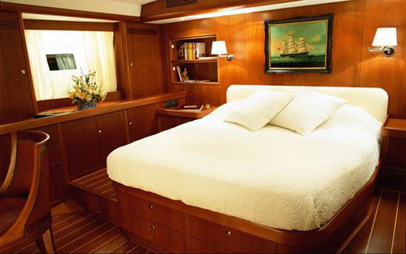 Nauta-yacht-bedroom